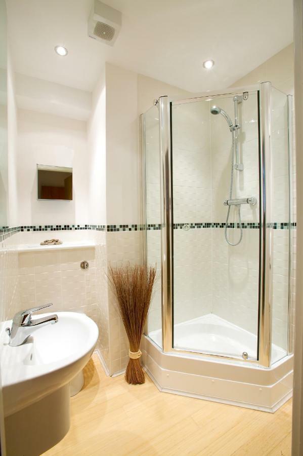 2 Bed 2 Bath At Pelican Hse In Newbury - Free Secure, Allocated Parking Экстерьер фото